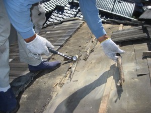 瓦屋根の雨漏り修理2